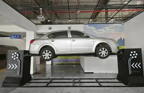 模拟汽车翻滚模拟体验,vr交通安全体验馆,交通安全vr体验设备